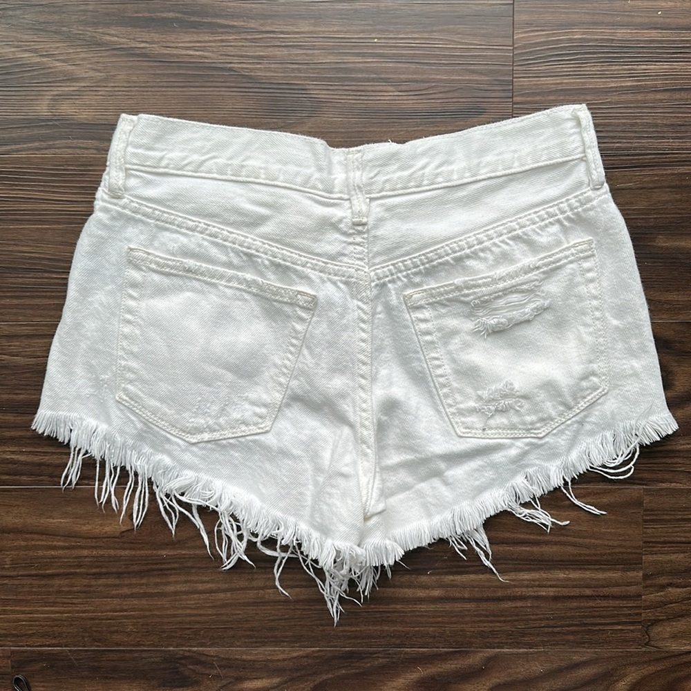 We the Free LOVING GOOD VIBRATIONS CUT OFF SHORTS IN WHITE size 25 - Picture 9 of 9